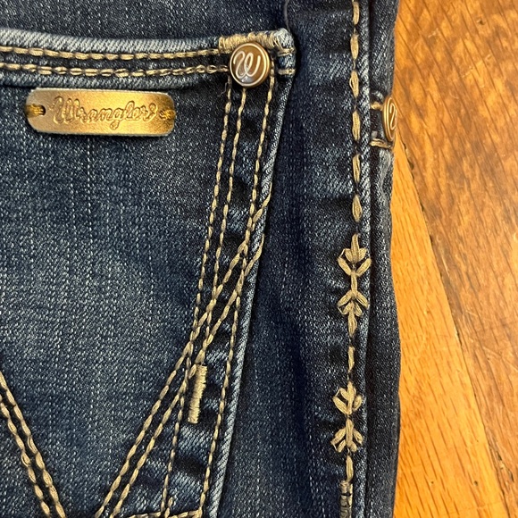 Wrangler Women's Boot Cut Blue Jeans- size 3/4 X 32 - Picture 12 of 12